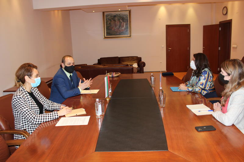 Министър Сандов се срещна с посланика на САЩ Херо Мустафа - 3