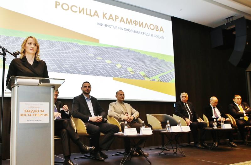 Министър Карамфилова: За да сме лидер в постигането на климатична неутралност, предприемаме мерки за ясен и плавен преход, нямаме време - 01