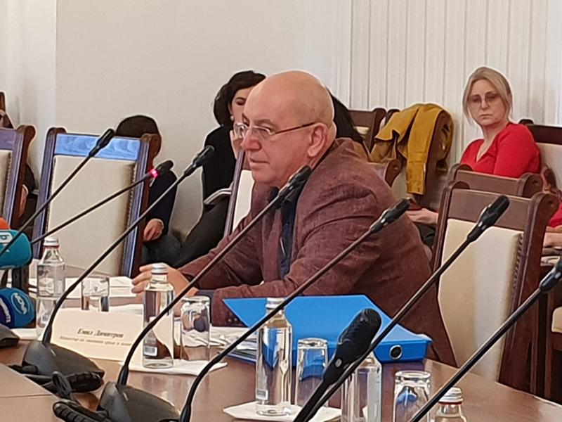 Министър Димитров представи пред депутати мерки за контрол на вноса на отпадъци - 01
