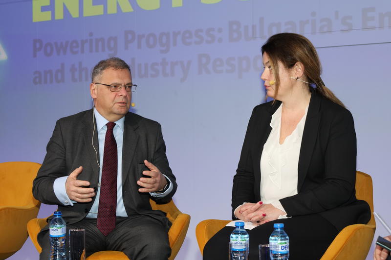 Министър Юлиян Попов: Тенденцията в Европа е потреблението на природен газ и на въглища да намалява - 1