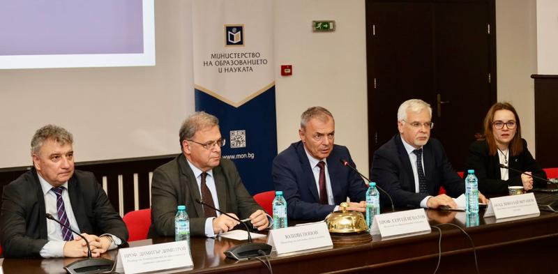 Министър Юлиян Попов: Трябва да изградим политика, основана на знания и данни, която да води до реални резултати - 01