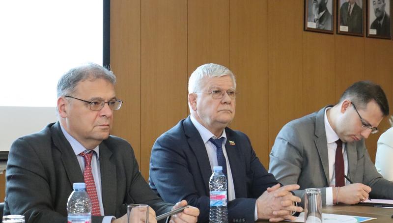 Министър Попов: Ролята на НИМХ е много важна за климатичните политики - 1