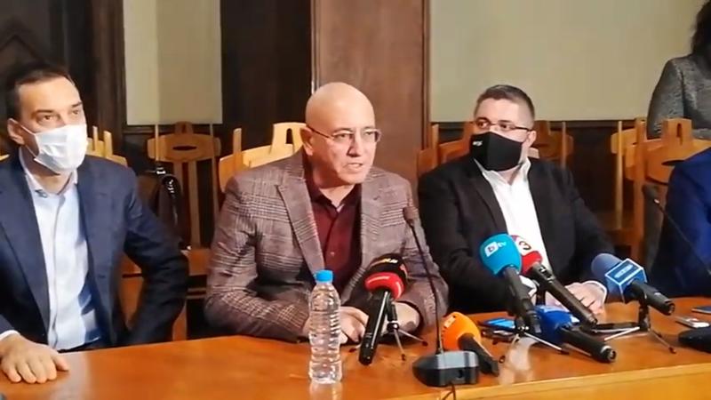 Брифинг на министъра на околната среда и водите Емил Димитров в Бургас след работна среща по проблемите на водоснабдяването на Южното Черноморие - 01