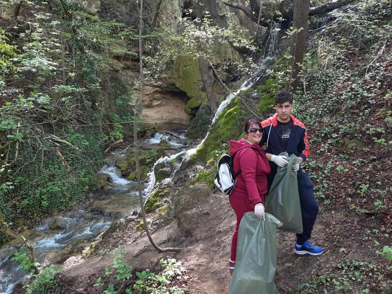 В Деня на Земята РИОСВ – Пловдив почисти замърсени eкопътеки в Царството на орхидеите - 5