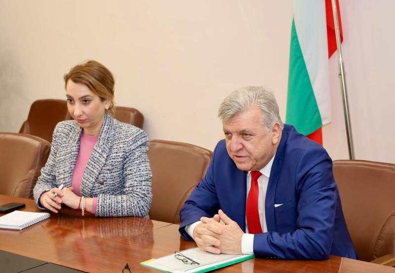 Министър Манол Генов се срещна с представителя на УНИЦЕФ в България Кристина де Бройн - 2