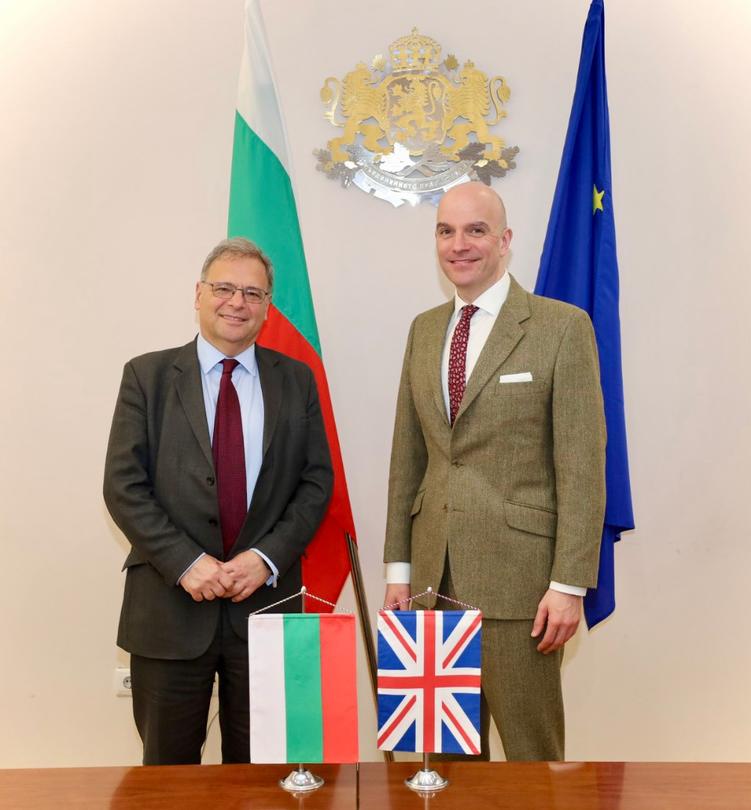 Министър Юлиян Попов се срещна с посланика на Обединеното кралство Натаниел Копси - 01