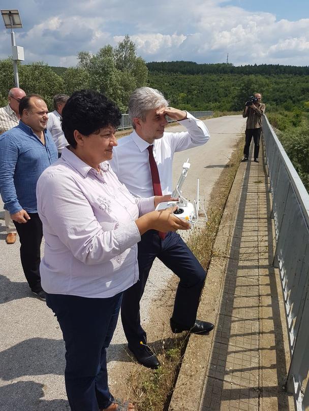 Министър Димов провери за добив  на инертни материали с дрон - 01