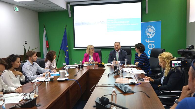 Министър Борислав Сандов:  Вече отчитаме гласа на децата и младите хора в решенията за околната среда - 01