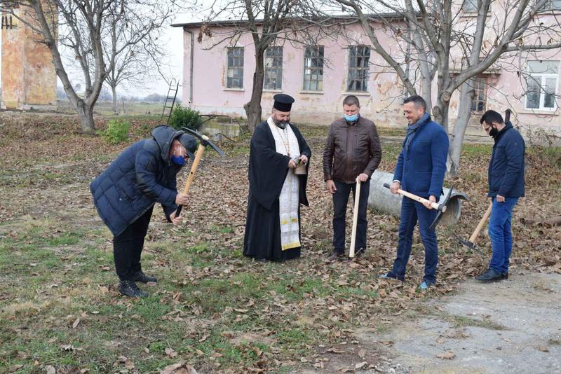 Министър Димитров участва в първа копка на проект за довеждащ водопровод на селата гара Елин Пелин и Нови хан - 01