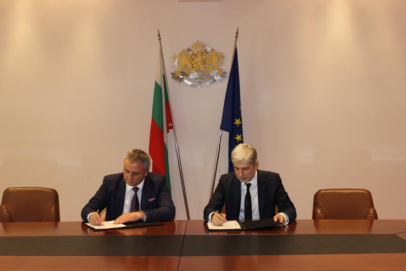 Minister Dimov signed a contract for the construction of water infrastructure with Water and Sanitation – Vratsa - 01