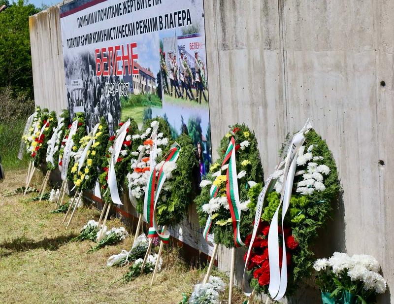 Ministers laid wreaths in tribute to Belene camp prisoners - 01