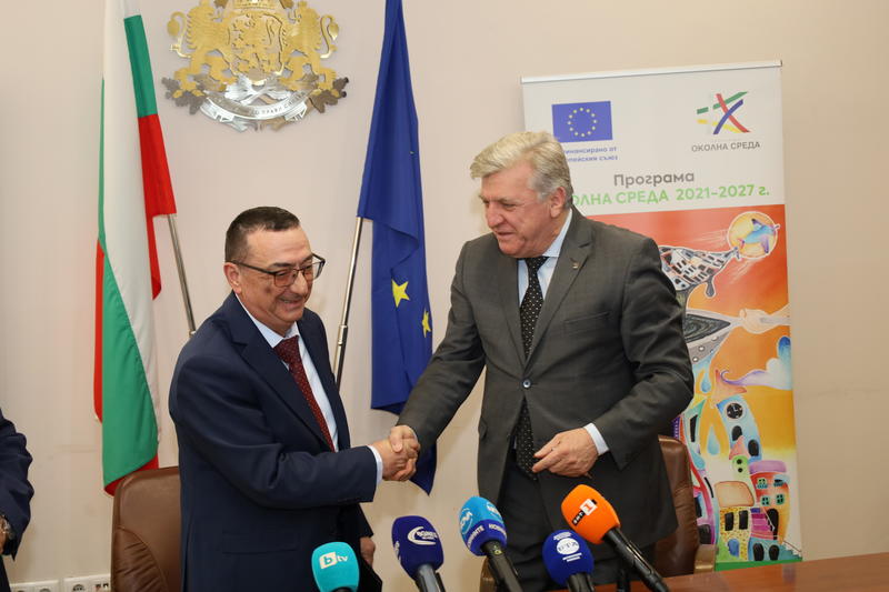 Minister Manol Genov signed contracts for water and sewerage infrastructure for 762 million BGN under the Environment Program - 6