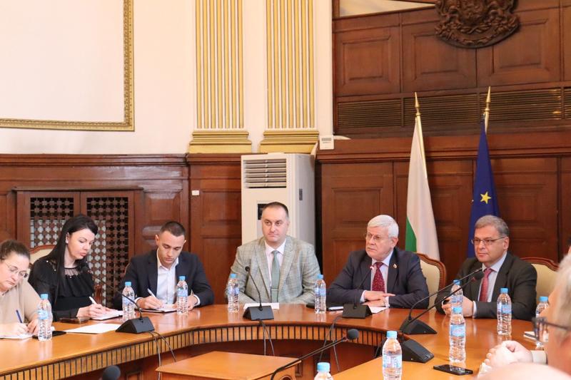 Ministers Julian Popov and Kiril Vatev discussed with livestock farmers grazing in national parks - 2