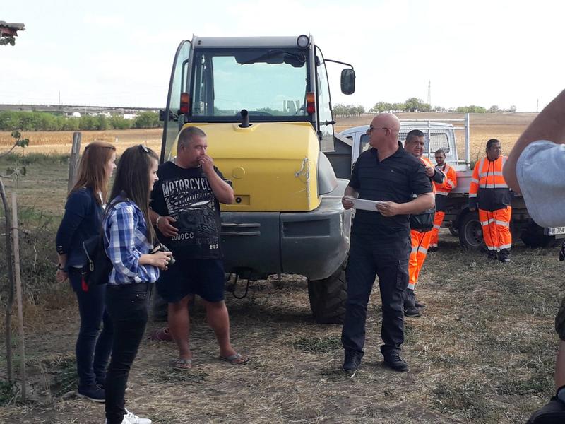 Министър Димитров и зам.-главен прокурор Пиронева провериха склад с около 32 тона стари пестициди край село Неофит Рилски - 8