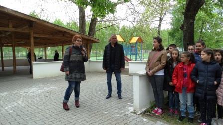 Деца търсиха съкровище в градския парк на Симитли по случай Световния ден на Земята - 01