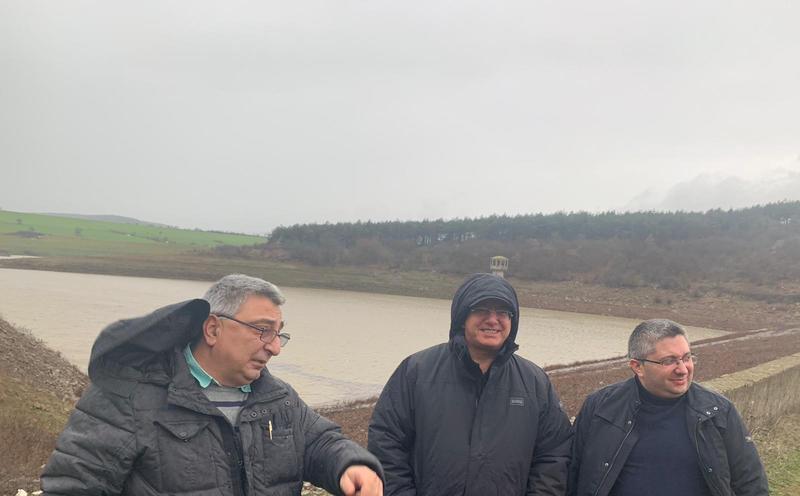 Министър Емил Димитров, зам.-министър Николай Нанков и директорът на ВиК Бургас посетиха яз. Ахелой и Порой.