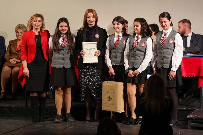 Зам.-министър Ренета Колева връчи награди в ученическия конкурс „Посланици на здравето“ - 3