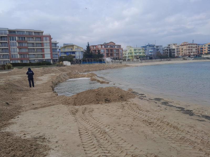 Незабавно е прекратено разкопаване на плаж Аурелия край Равда - 2