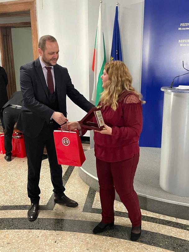 Министър Сандов връчи награди на образователни медиатори в ромската общност - 4