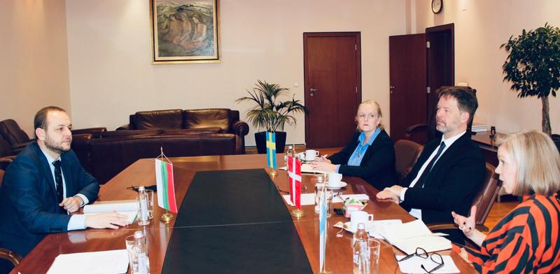 Министър Сандов се срещна с посланиците на  Дания, Финландия и Швеция - 1