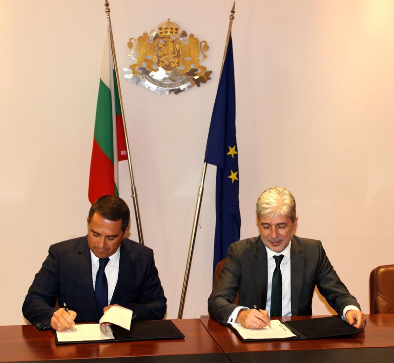 Министър Димов подписа договори за изграждане на водна инфраструктура с ВиК Пловдив и Ямбол - 01