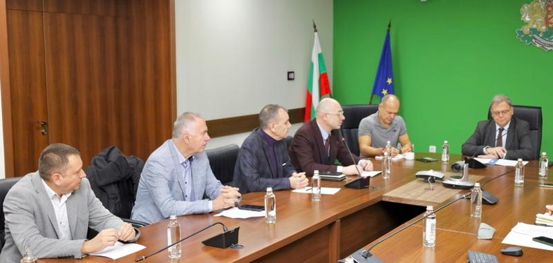 Министър Юлиян Попов се срещна с Камарата на строителите - 2