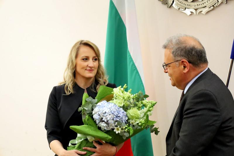 Росица Карамфилова пое поста министър на околната среда и водите от Юлиян Попов - 01