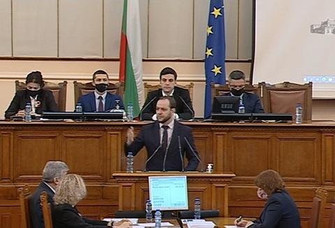 Министър Сандов в парламента по време на обсъждането на Закона за водите на 2 март 2022 г. - 01