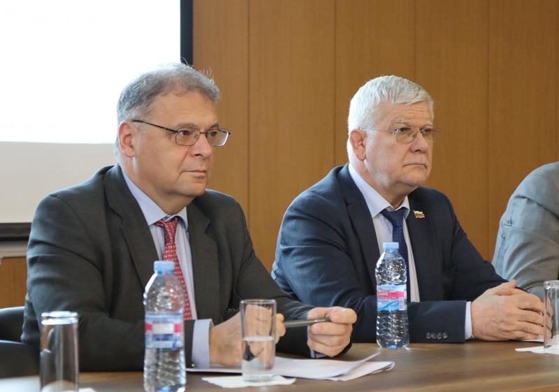 Министър Попов: Ролята на НИМХ е много важна за климатичните политики - 01