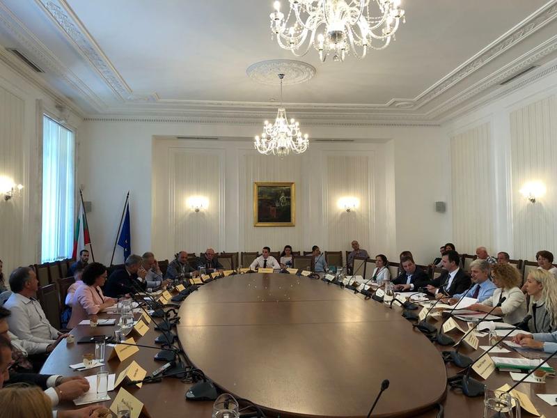 Министър Димов представи законодателни промени за намаляване на  административната тежест - 01