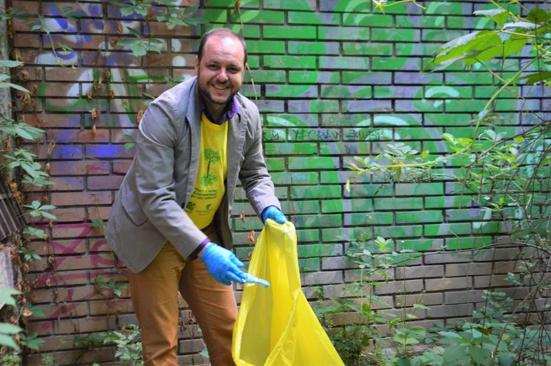 Minister Borislav Sandov joined a campaign for cleaning Blagoevgrad - 2