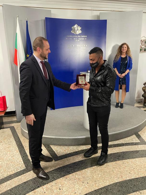 Министър Сандов връчи награди на образователни медиатори в ромската общност - 10