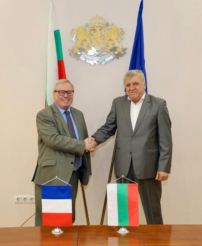 Minister Manol Genov met with the French Ambassador - 01