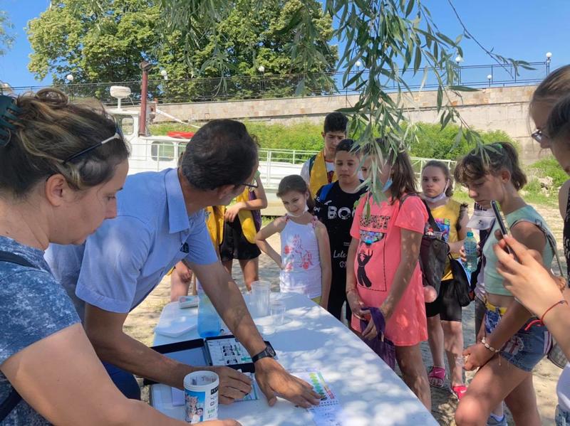 Deputy Minister Petar Dimitrov awarded children with certificates on the occasion of the Danube Day - 2