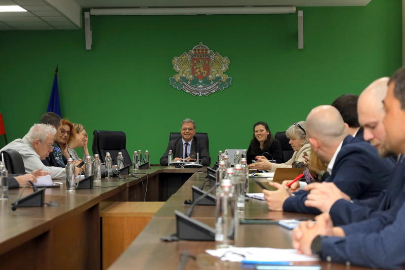 Министър Юлиян Попов продължава диалога с бизнеса за прилагането на ЕСТЕ 1, ЕСТЕ 2 и CBAM - 01