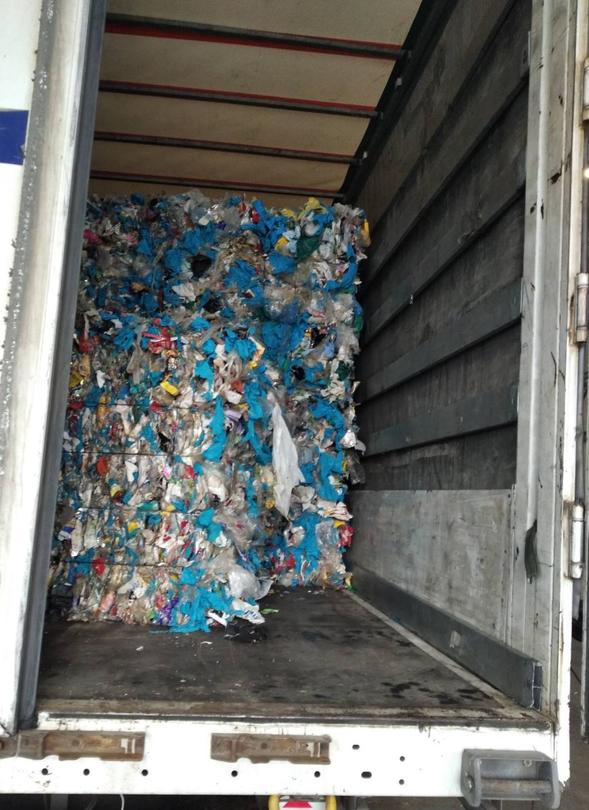 Камиони с пластмасови отпадъци от Румъния, Полша и България са задържани на границата с Турция - 1