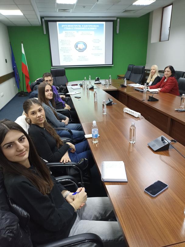 МОСВ подкрепи ученици от 2. АЕГ в София за инициативата им по проект за гражданско образование “Капка по капка” - 2