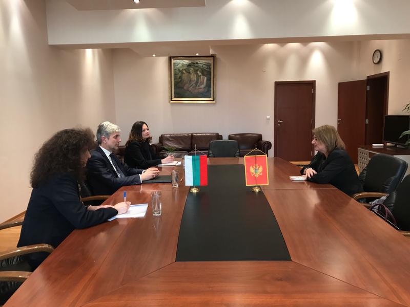 Министър Димов се срещна с посланика на Черна гора у нас - 01