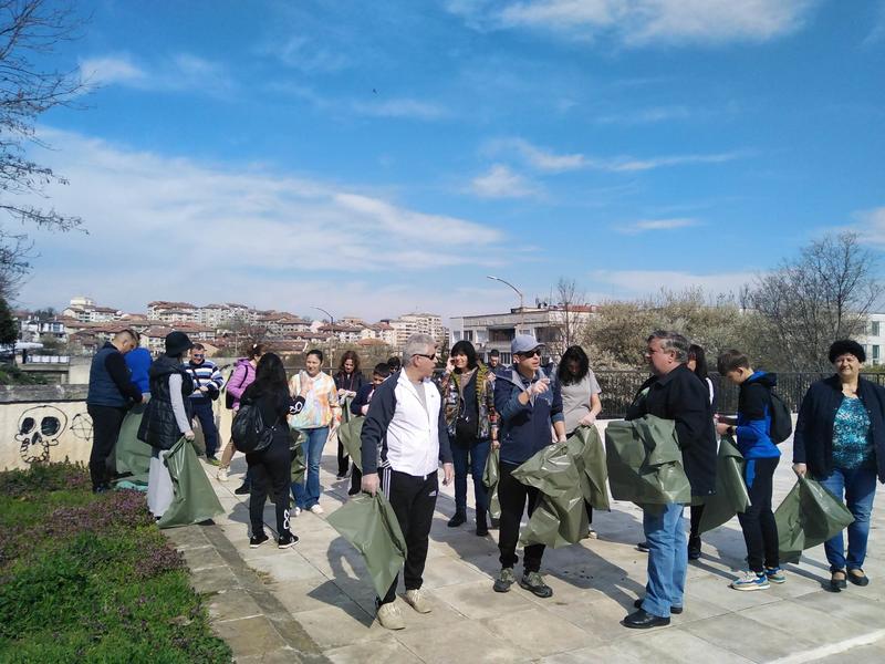 The Team of RIEW-Pleven cleaned “Skobelev Park” - 01