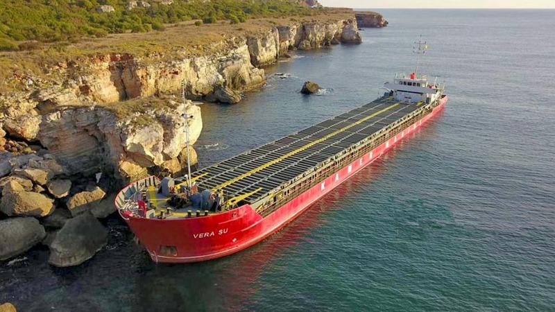 Black Sea water samples were collected in the vicinity of the run-aground ship on a signal for leakage of nitrogen fertilizers into the sea - 01