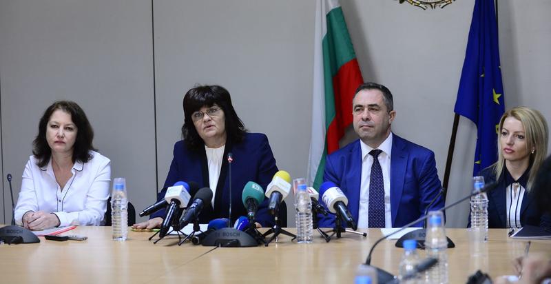 Министър Костова: Няма нарушения при обществените поръчки в МОСВ - 01