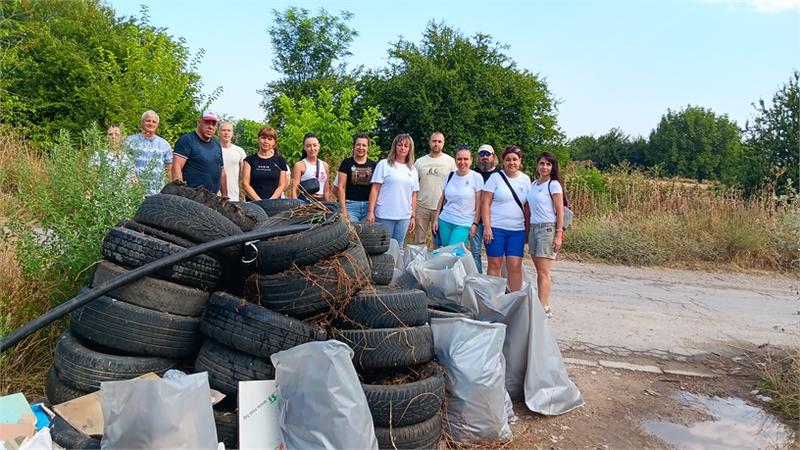 Служители на РИОСВ и Община Пазарджик почистиха Парк „Писковец“ - 3