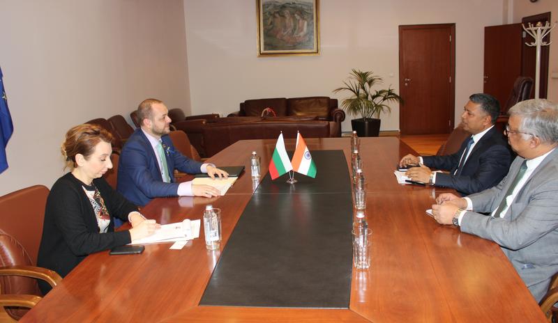 Министър Борислав Сандов се срещна с посланика на Индия - 2