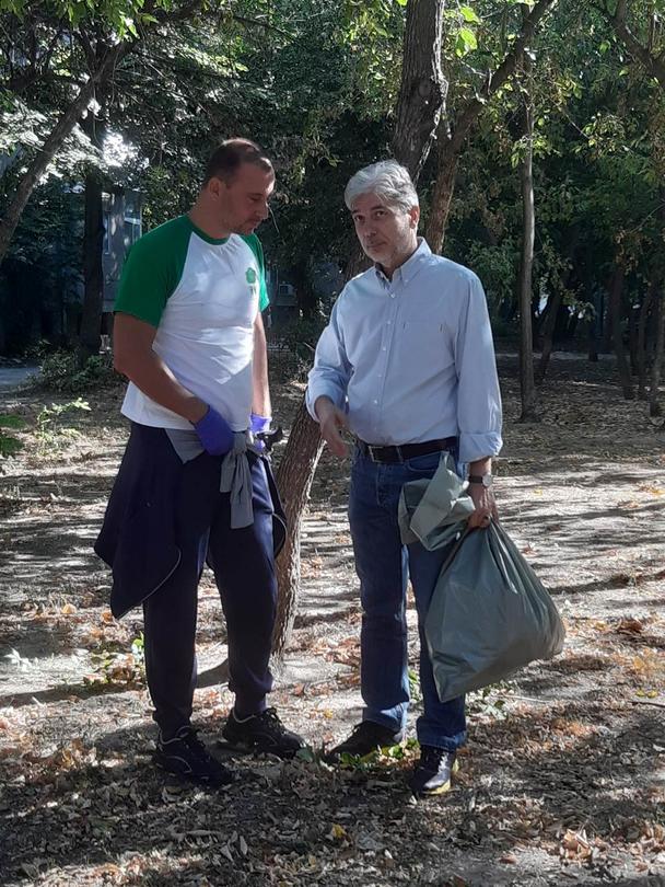Доброволци от Пловдив чистиха заедно с министър Нено Димов - 2