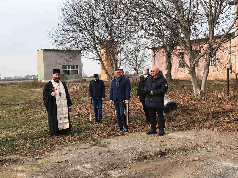 Министър Димитров участва в първа копка на проект за довеждащ водопровод на селата гара Елин Пелин и Нови хан - 1