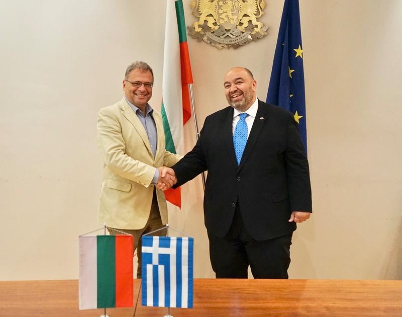 Министър Юлиян Попов се срещна с посланика на Гърция Алексиос  Либеропулос - 2