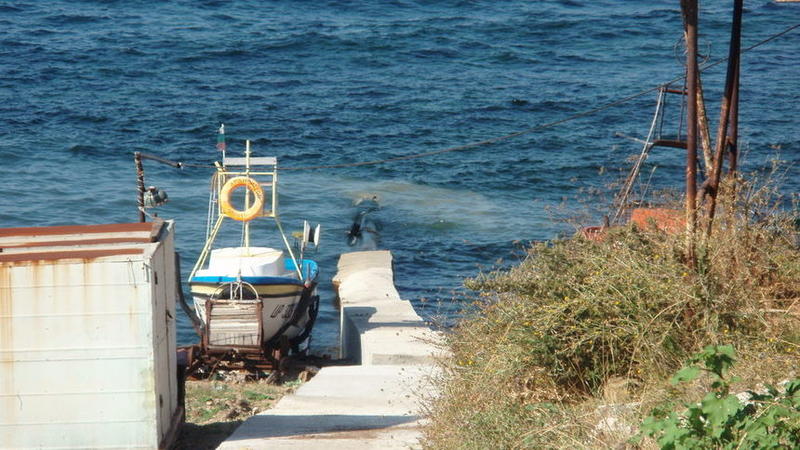 Тръба излива отпадни води при плаж Бутамята - 2