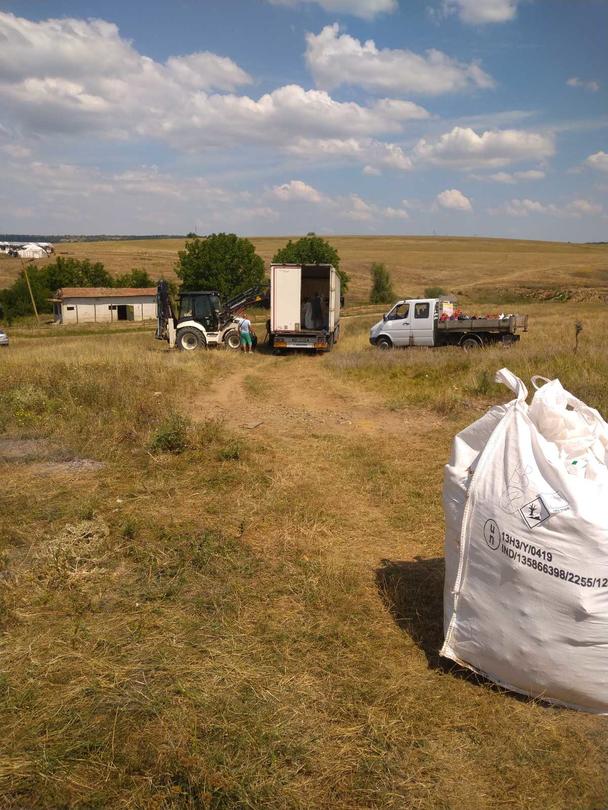 Снимка от работите по изваждане на пестицидите от обекта край село Радомирци - 8