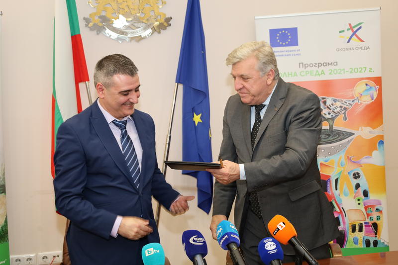 Minister Manol Genov signed contracts for water and sewerage infrastructure for 762 million BGN under the Environment Program - 4
