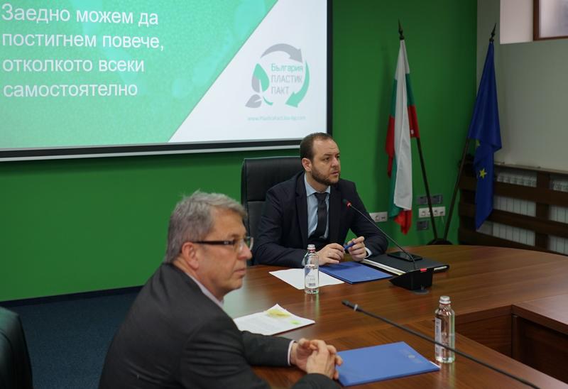 Министър Борислав Сандов обсъди аспектите на кръговата икономика с Българската стопанска камара - 1